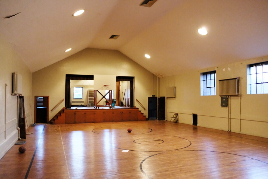 More Photos Of 433 Oak St, Dayton Religious Facility For Sale