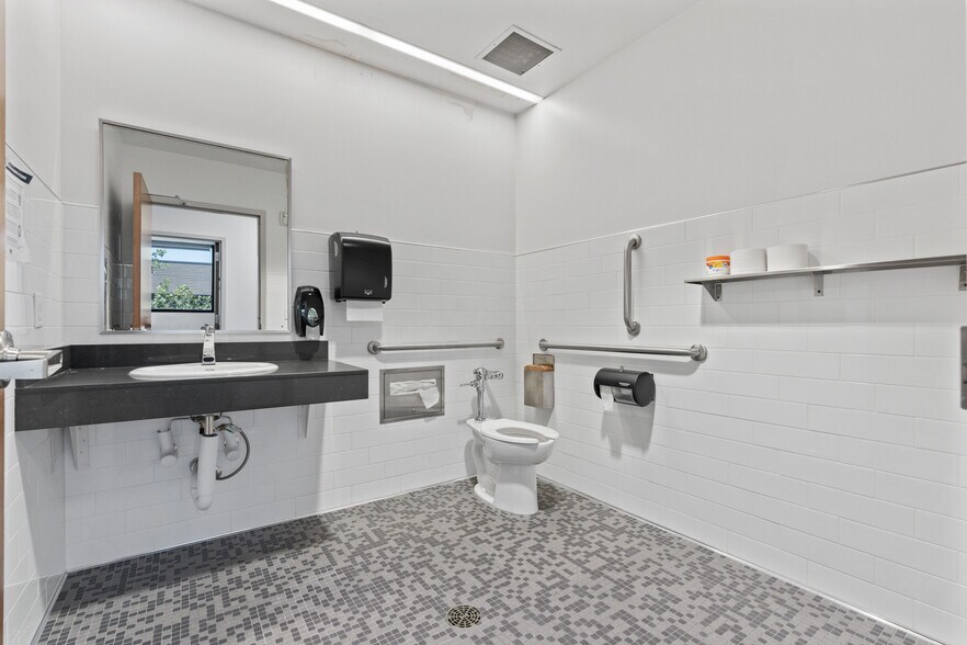 More Photos Of 1403-1405 W 2200 S, Salt Lake City Office For Lease