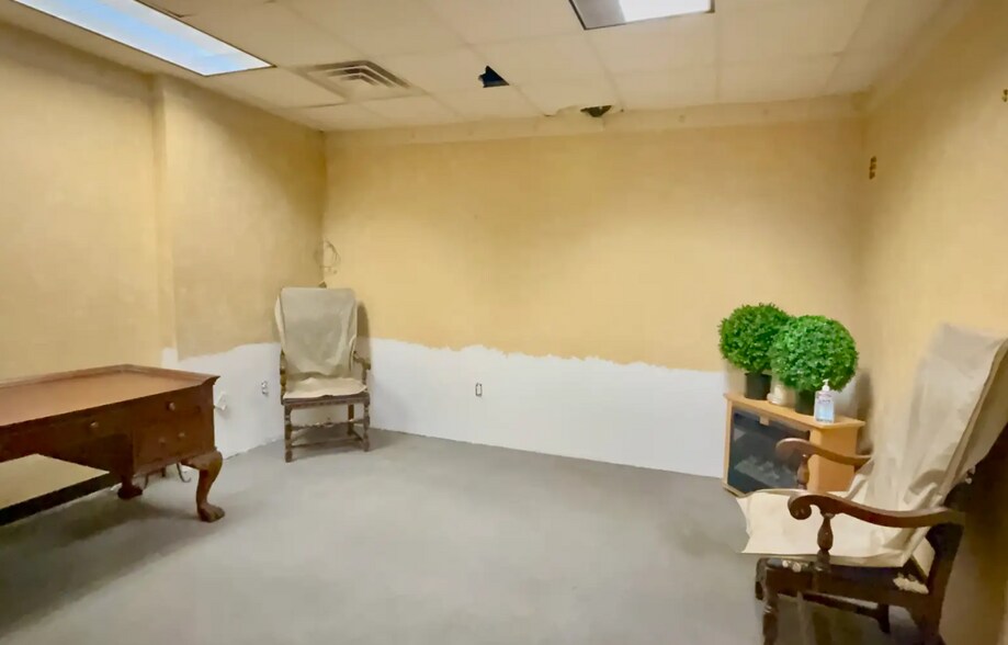 More Photos Of 1819 W Willow St, Lansing Religious Facility For Sale