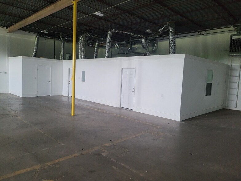 More Photos Of 406 Oak St, Wichita Falls Warehouse For Lease