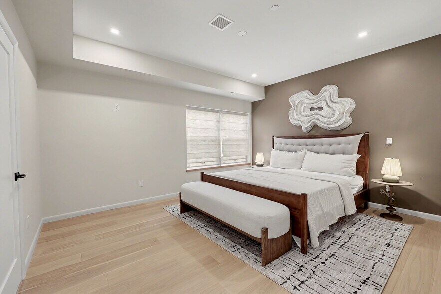 More Photos Of 63 Church St, Greenwich Apartments For Sale