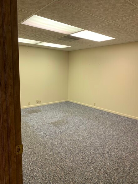 More Photos Of 817 Kilbourne St, Bellevue Medical For Lease