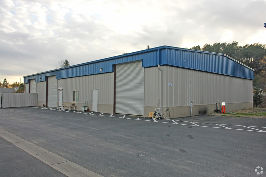 Primary Photo Of 2185 Kenyon Dr, Redding Manufacturing For Sale