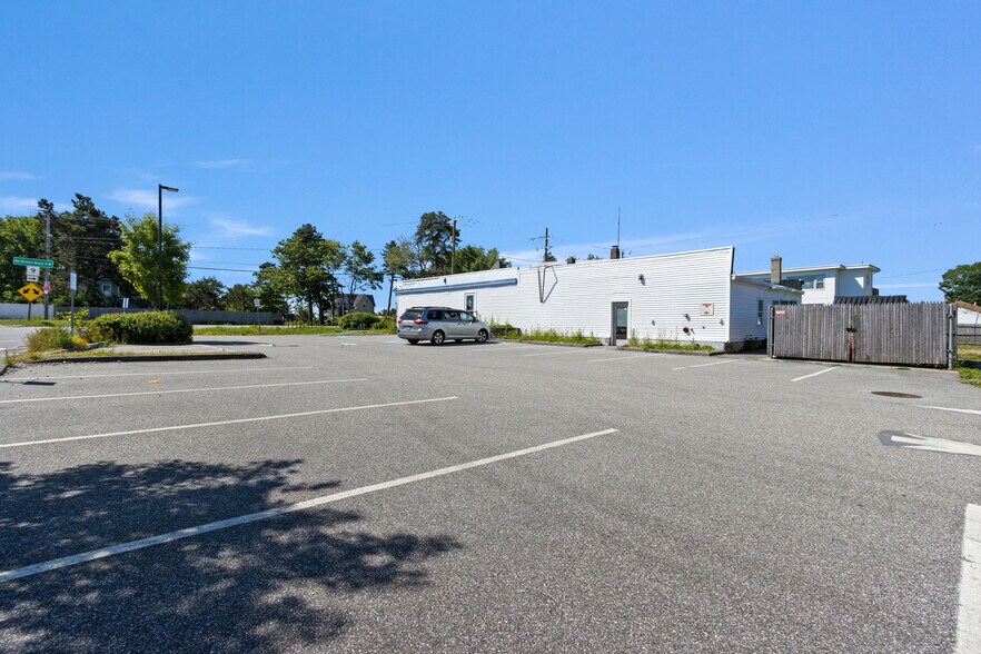 More Photos Of 3 E Grand Ave, Scarborough Service Station For Sale