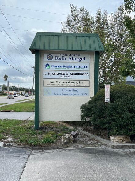 More Photos Of 2031 E Edgewood Dr, Lakeland Office For Lease