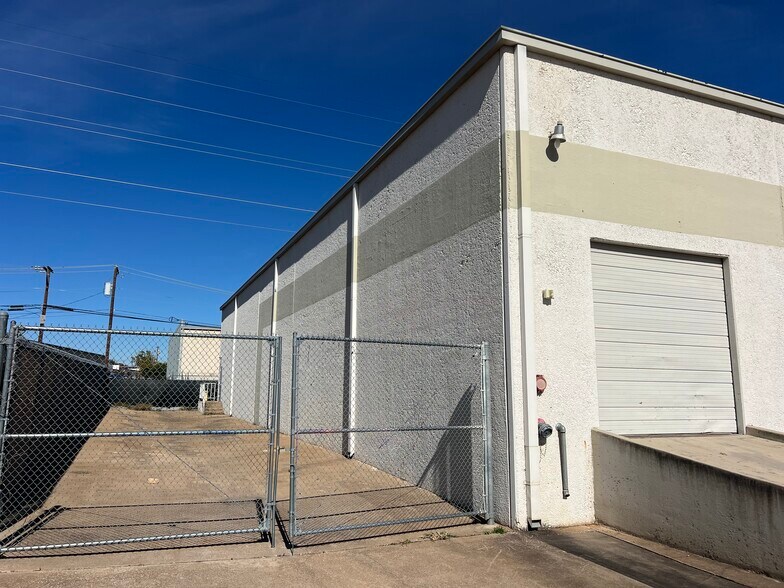 More Photos Of 7339-7341 Tower St, Richland Hills Warehouse For Sale