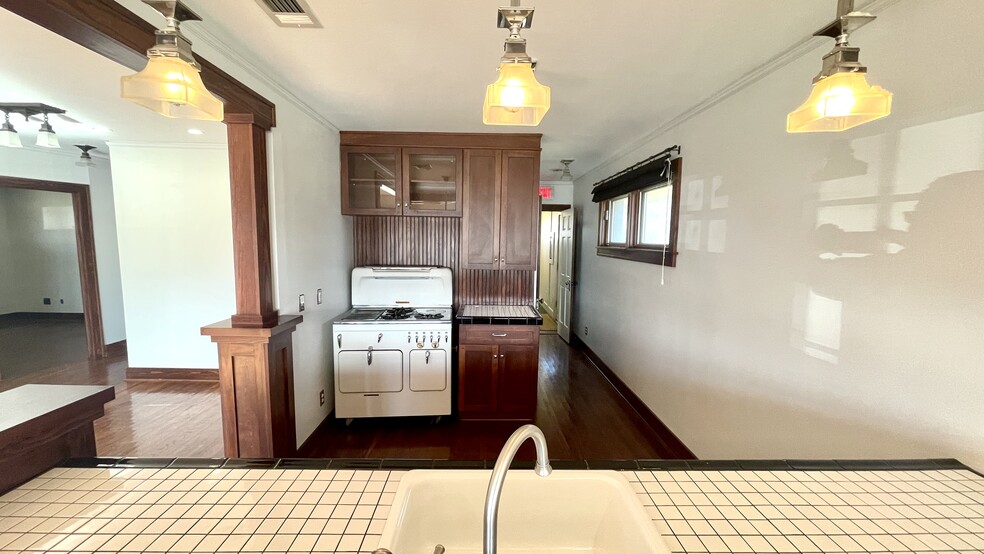 More Photos Of 500 W Nash St, Terrell Medical For Lease