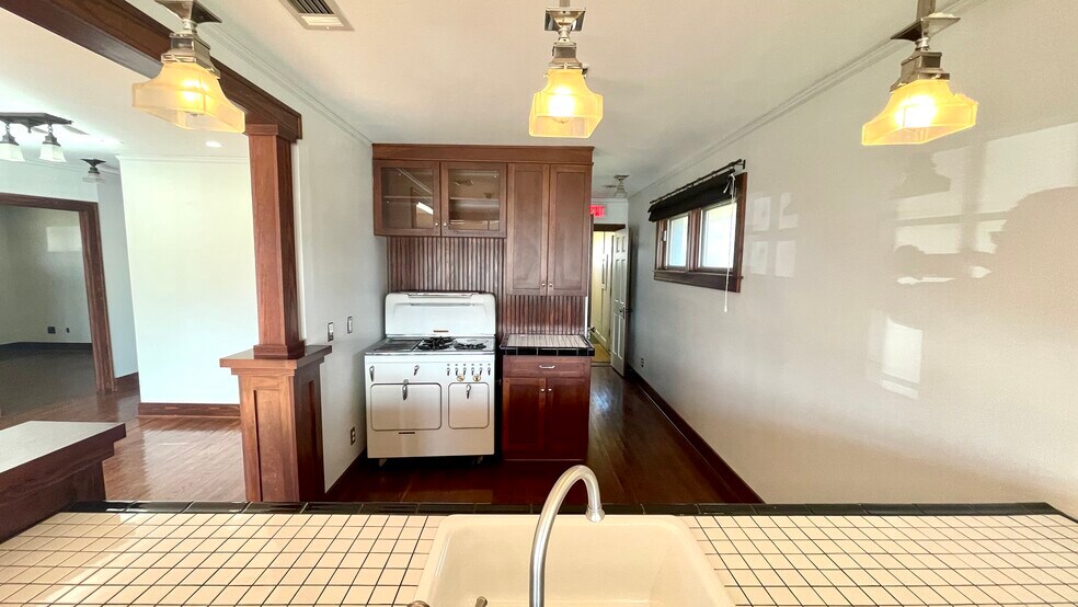 More Photos Of 500 W Nash St, Terrell Medical For Lease