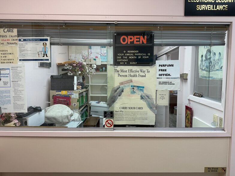 More Photos Of 27 Roncesvalles Ave, Toronto Medical For Lease