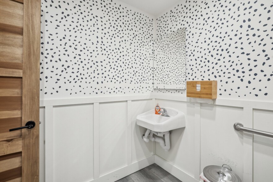 More Photos Of 613 Broadway, Wisconsin Dells Loft Creative Space For Sale