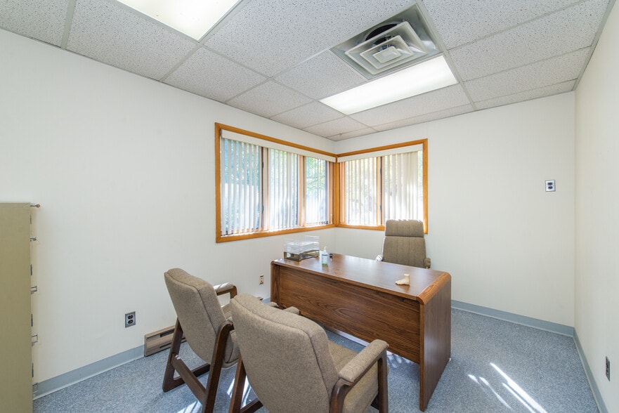 More Photos Of 125 Newton Sparta Rd, Newton Office For Lease