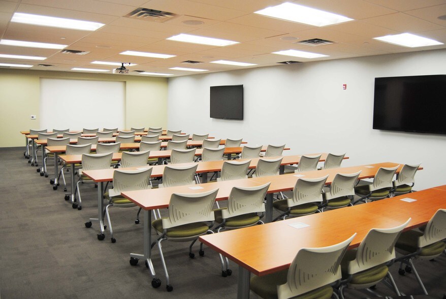 More Photos Of 550 E Swedesford Rd, Wayne Office For Lease