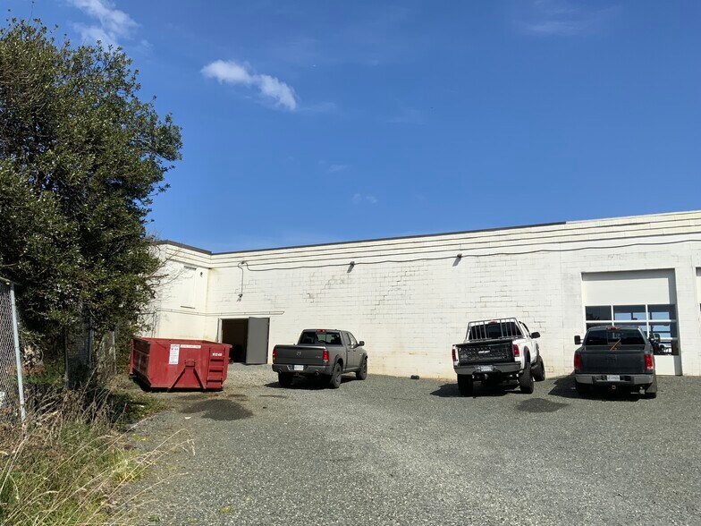 Primary Photo Of 677 Burnside Rd E, Victoria Showroom For Lease