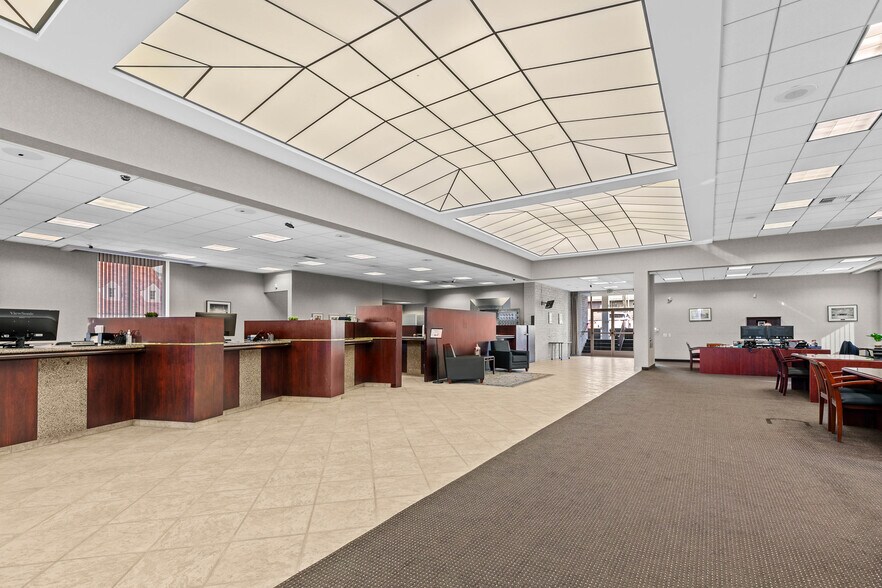 More Photos Of 1000 N Brand Blvd, Glendale Unknown For Lease