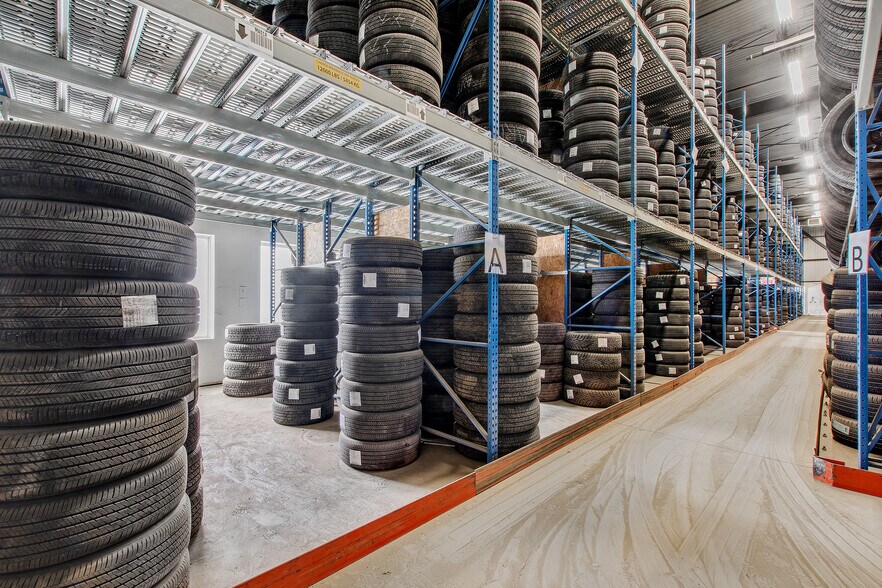 More Photos Of 14410 Rue Rolland-Desjardins, Mirabel Warehouse For Sale