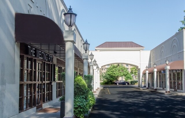 More Photos Of 900-908 S Kings Dr, Charlotte Unknown For Lease