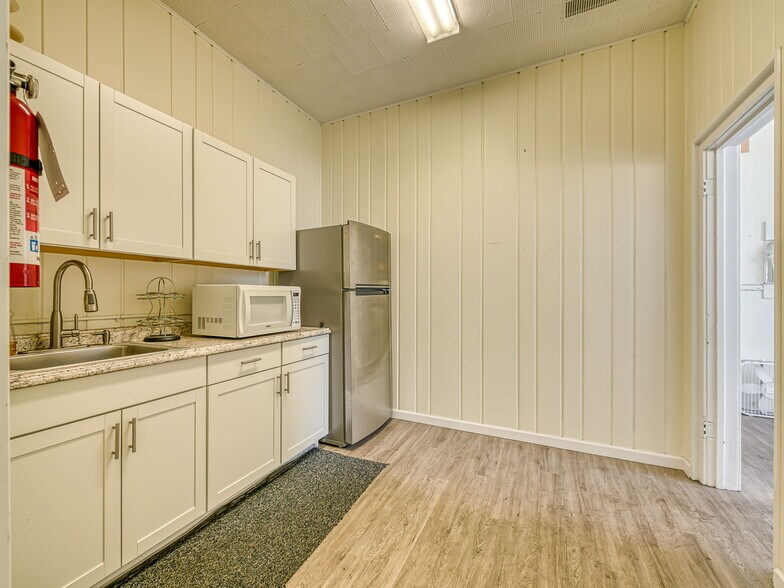 More Photos Of 111 Jones Ave, Monroe Warehouse For Lease