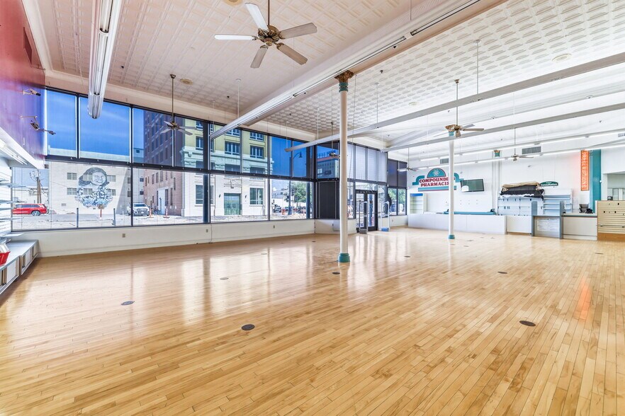 More Photos Of 29 S Chadbourne St, San Angelo Drugstore For Sale