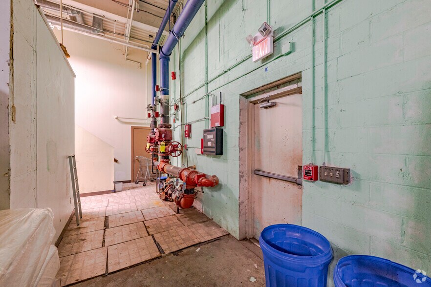 More Photos Of 855 Boston Post Rd, West Haven Freestanding For Sale