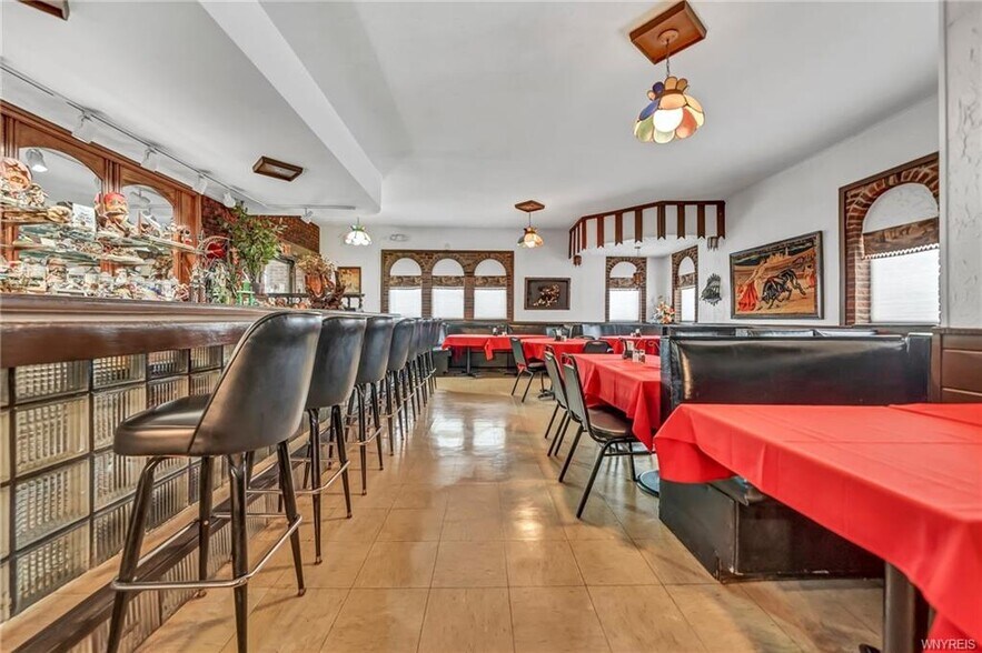 More Photos Of 3019 Pine Ave, Niagara Falls Restaurant For Sale