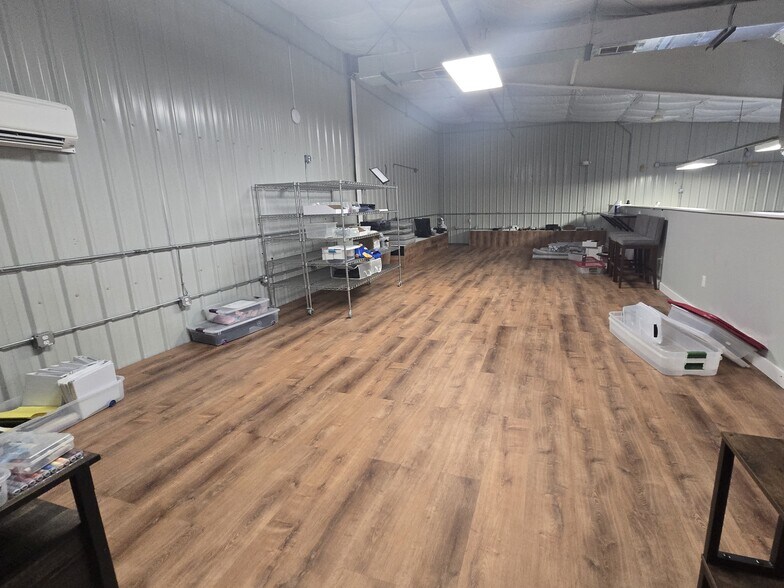 More Photos Of 44 Washington St, Auburn Auto Repair For Lease