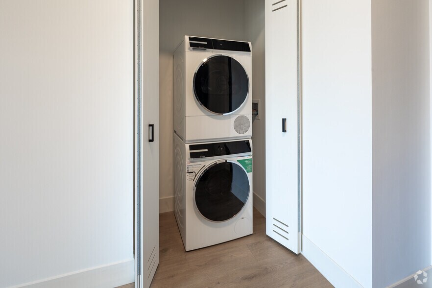 More Photos Of 871 N Franklin St, Chicago Apartments For Lease