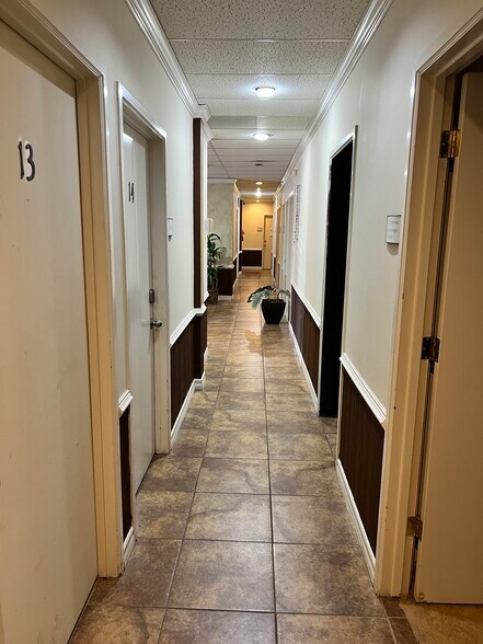 More Photos Of 220 Thunderbird Dr, El Paso Coworking Space