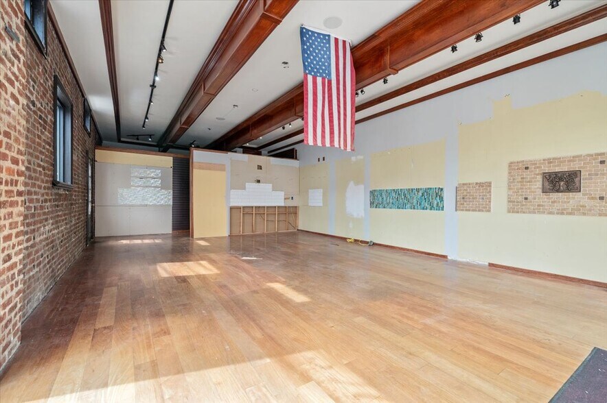 More Photos Of 281 Broadway, Bethpage General Retail For Lease