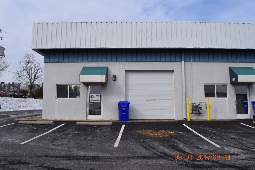 More Photos Of 39 McWhirt Loop, Fredericksburg Warehouse For Sale