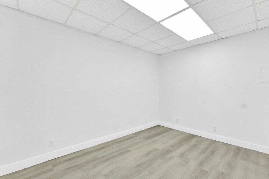 More Photos Of 1900 N University Dr, Pembroke Pines Office For Lease