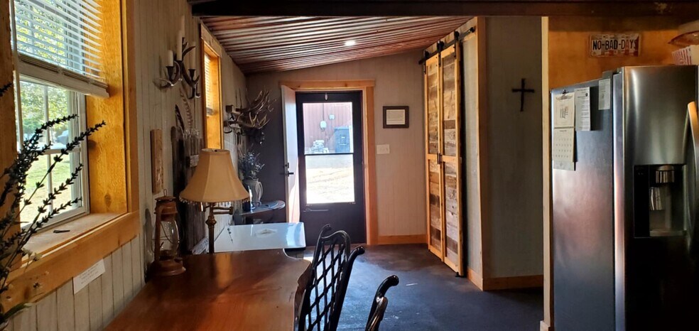 More Photos Of 702 E Schubert St, Fredericksburg Specialty For Sale