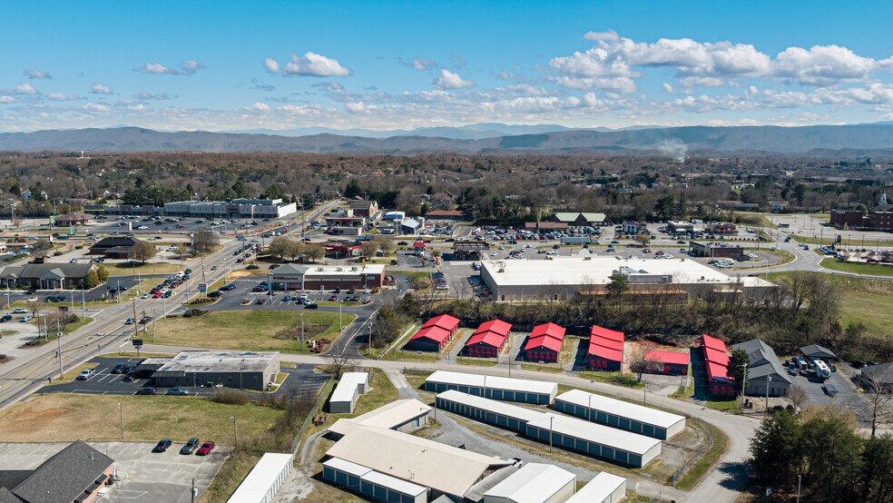 More Photos Of 1716 Royal Dr, Maryville Self Storage For Sale