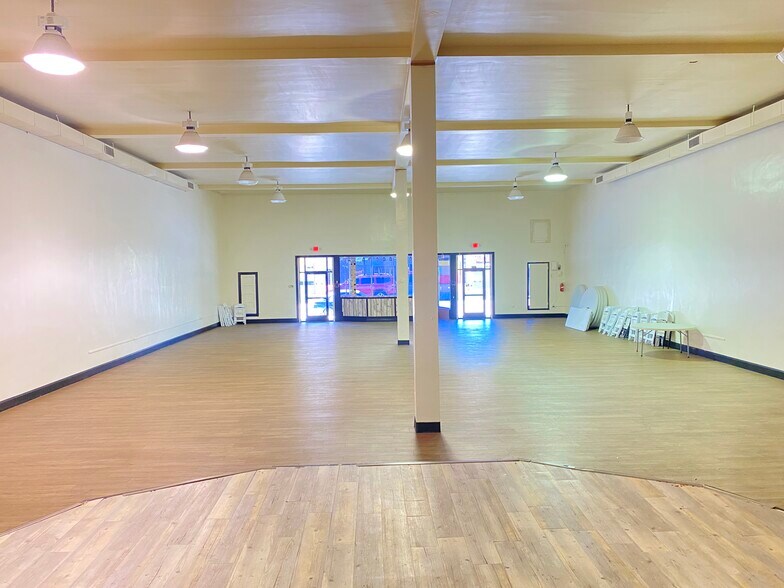 More Photos Of 117 S Main St, Red Springs Storefront For Sale