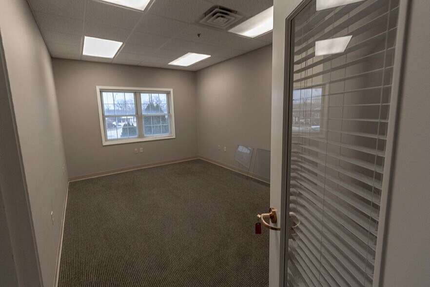 More Photos Of 1517 Chapel Hill Rd, Columbia Office For Lease