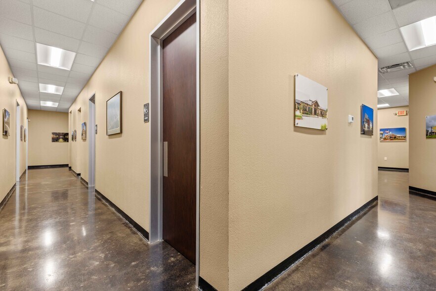 More Photos Of 3801 Knapp Rd, Pearland Loft Creative Space For Sale