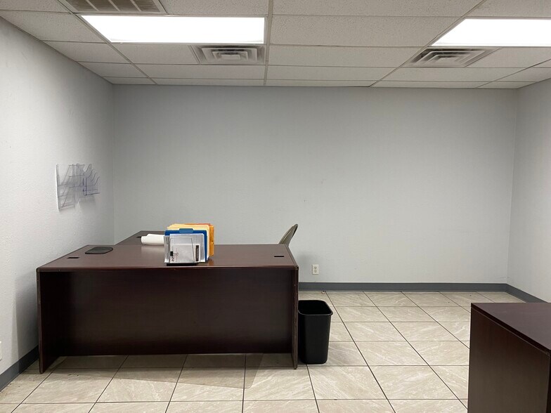 More Photos Of 1720 E 7th St, Odessa Industrial For Lease