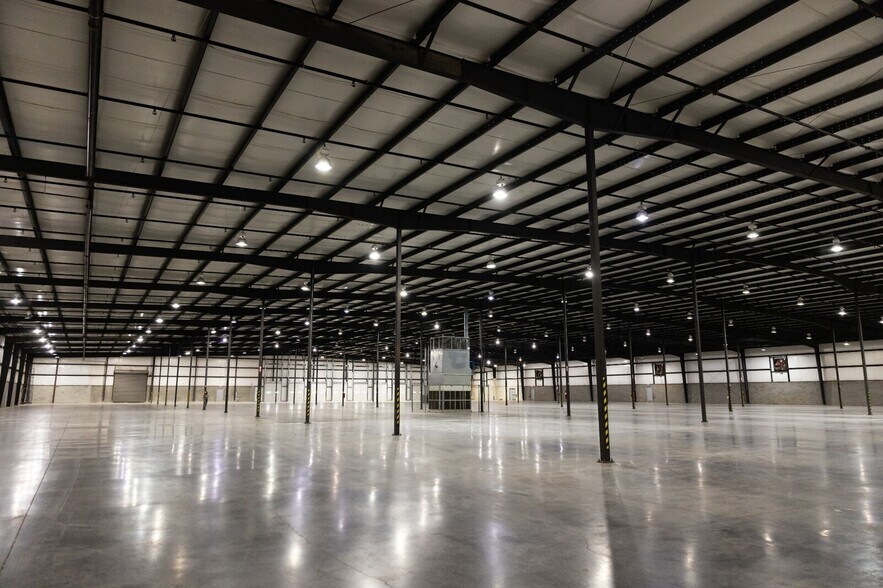 More Photos Of 802 Swan Dr, Smyrna Warehouse For Lease
