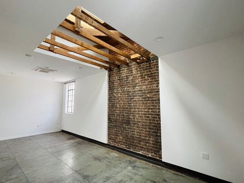 More Photos Of 4859-4851 Fountain Ave, Los Angeles General Retail For Sale