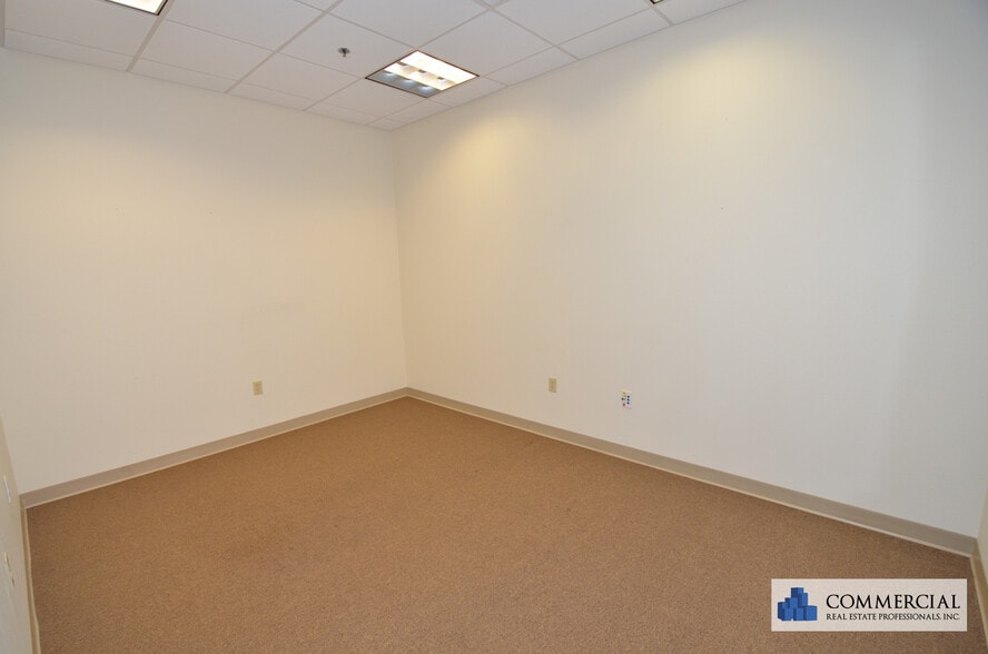 More Photos Of 13564 Village Park Dr, Orlando Unknown For Lease