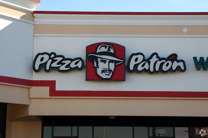 More Photos Of 5334 Ross Ave, Dallas General Retail For Lease