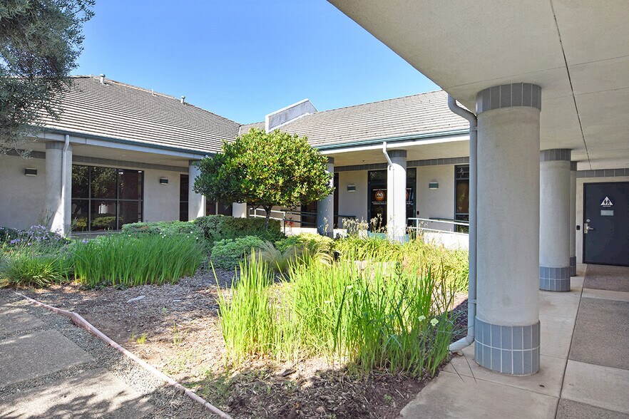 More Photos Of 19080 Lomita Ave, Sonoma Office For Sale