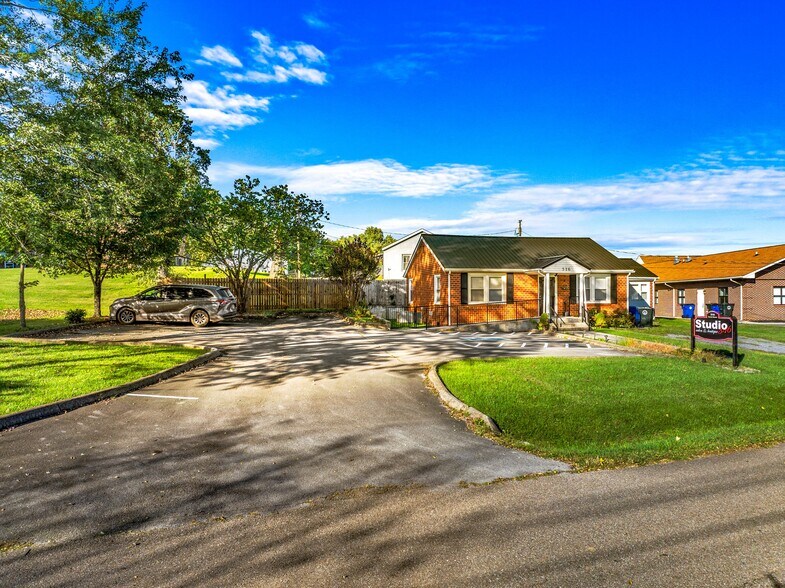 More Photos Of 316 Beech St, Morristown Office For Sale