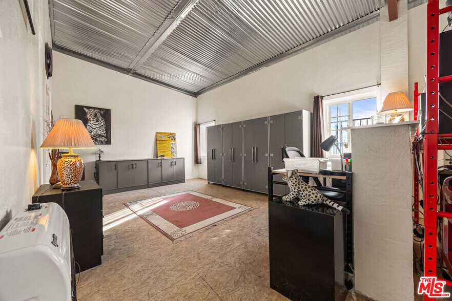 More Photos Of 9025 Camp Rock Rd, Lucerne Valley Veterinarian Kennel For Sale