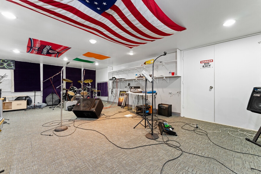 More Photos Of 9208 Venture Ct, Manassas Park Warehouse For Sale