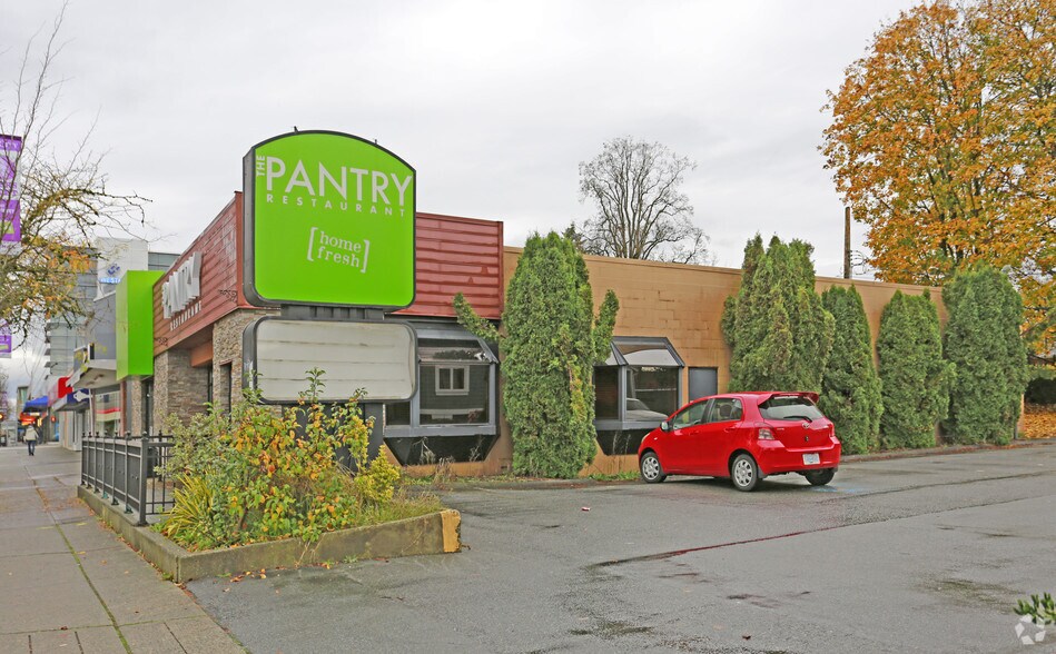 More Photos Of 425 6th St, New Westminster Restaurant For Sale