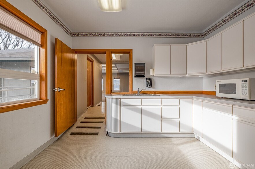 More Photos Of 119 J St SW, Quincy Office For Sale