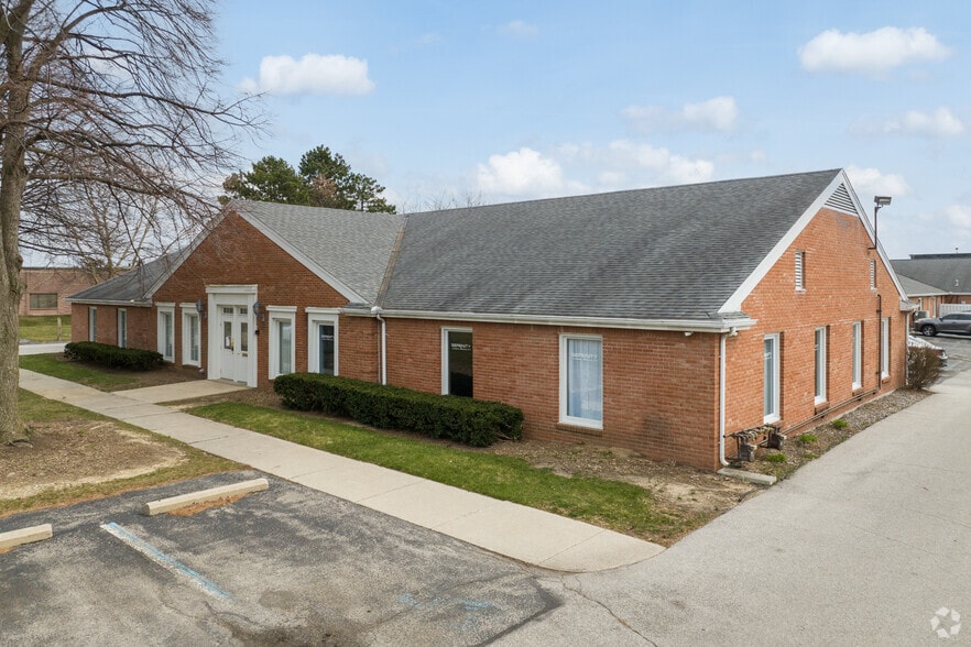 Primary Photo Of 1910 Indian Wood Cir, Maumee Medical For Lease