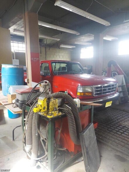 More Photos Of 16 Flanders Rd, Netcong Specialty For Sale