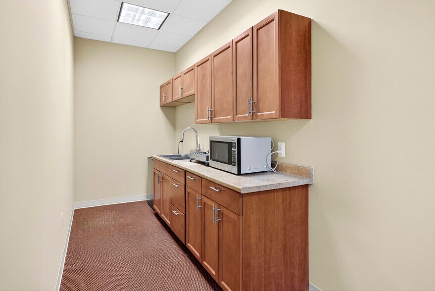 More Photos Of 46165 Westlake Dr, Sterling Medical For Sale