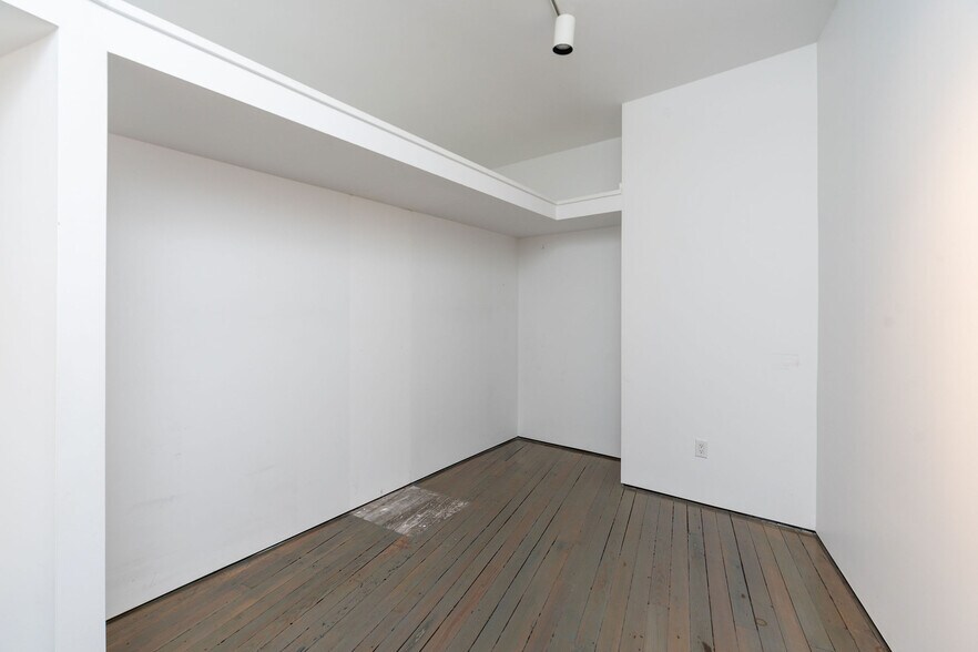 More Photos Of 111 S Augusta St, Staunton Storefront Retail Office For Sale